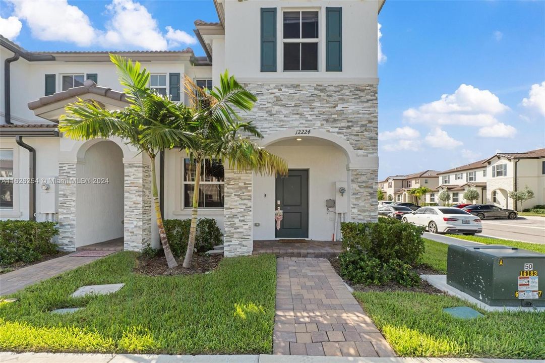 Active With Contract: $3,300 (3 beds, 2 baths, 1393 Square Feet)