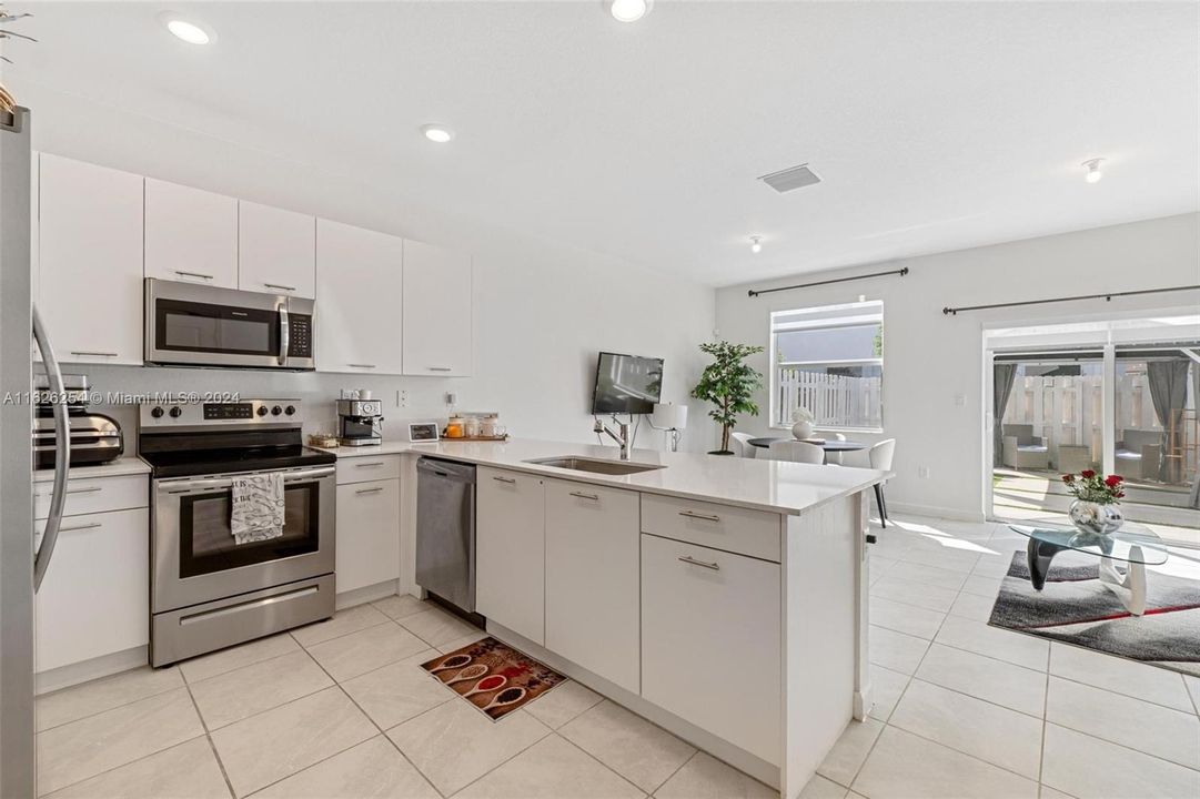 Active With Contract: $3,300 (3 beds, 2 baths, 1393 Square Feet)