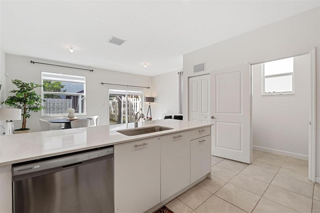 Active With Contract: $3,300 (3 beds, 2 baths, 1393 Square Feet)