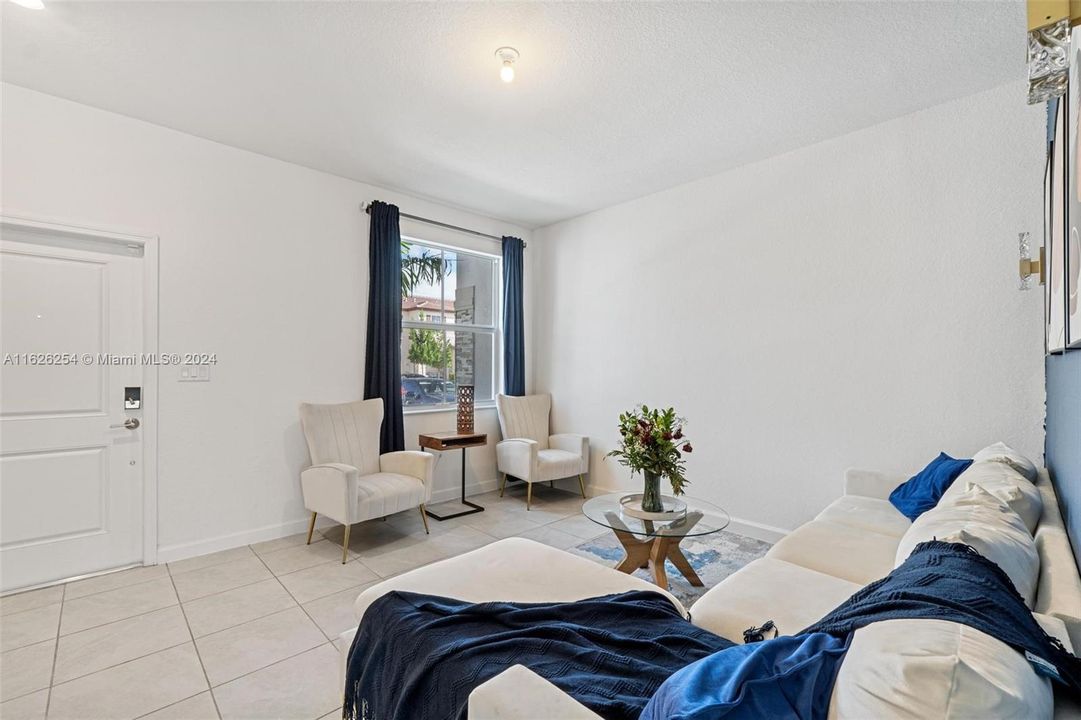 Active With Contract: $3,300 (3 beds, 2 baths, 1393 Square Feet)