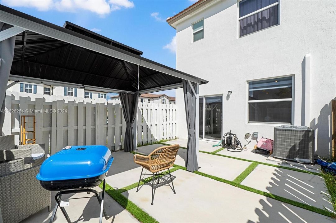 Active With Contract: $3,300 (3 beds, 2 baths, 1393 Square Feet)