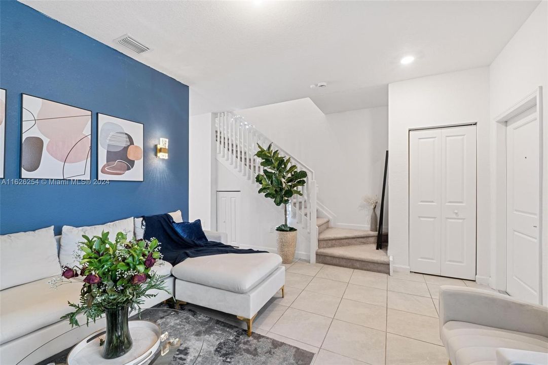 Active With Contract: $3,300 (3 beds, 2 baths, 1393 Square Feet)