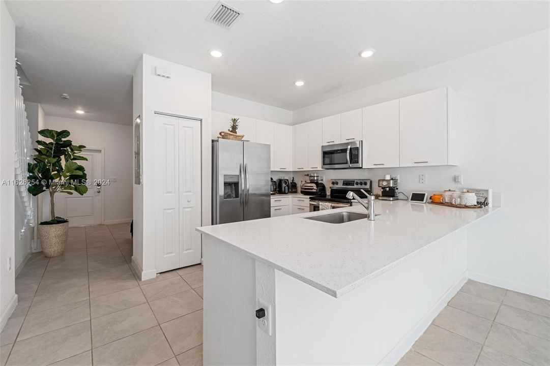 Active With Contract: $3,300 (3 beds, 2 baths, 1393 Square Feet)