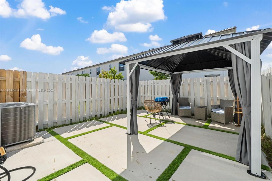 Active With Contract: $3,300 (3 beds, 2 baths, 1393 Square Feet)