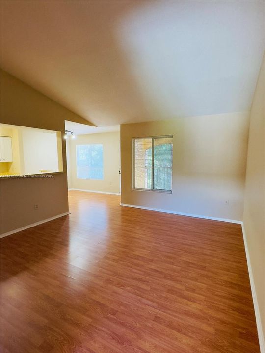 Recently Rented: $1,754 (1 beds, 1 baths, 834 Square Feet)