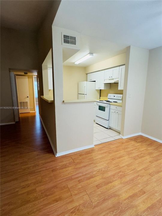 Recently Rented: $1,754 (1 beds, 1 baths, 834 Square Feet)