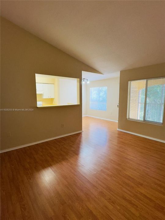 Recently Rented: $1,754 (1 beds, 1 baths, 834 Square Feet)