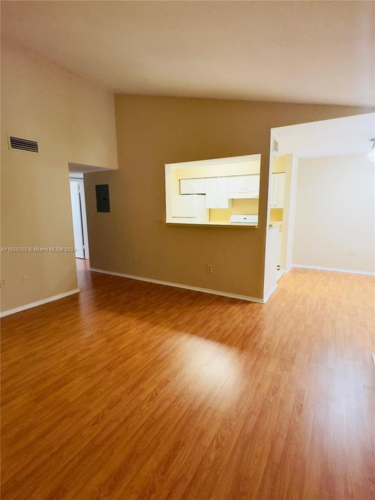 Recently Rented: $1,754 (1 beds, 1 baths, 834 Square Feet)