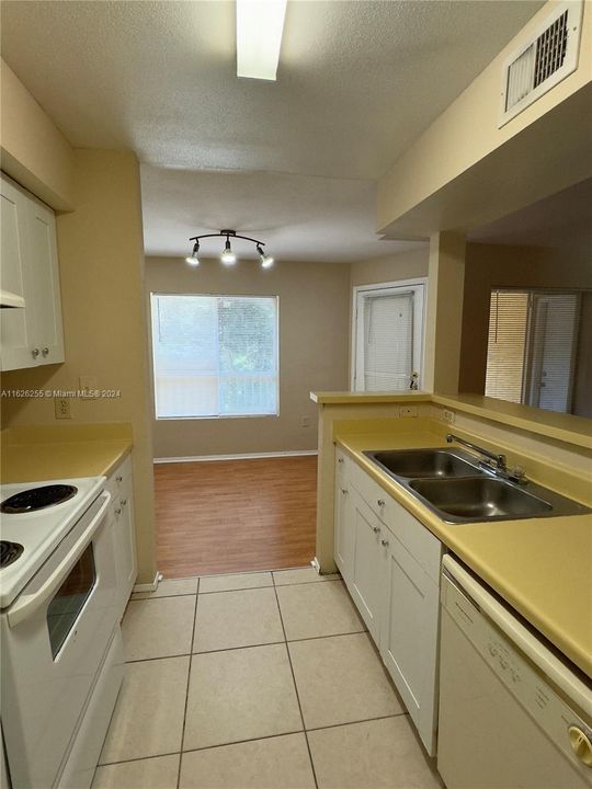 Recently Rented: $1,754 (1 beds, 1 baths, 834 Square Feet)