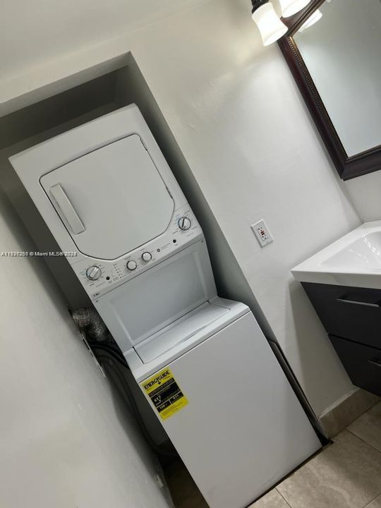 Active With Contract: $2,300 (2 beds, 2 baths, 898 Square Feet)