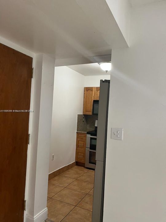 Active With Contract: $2,300 (2 beds, 2 baths, 898 Square Feet)