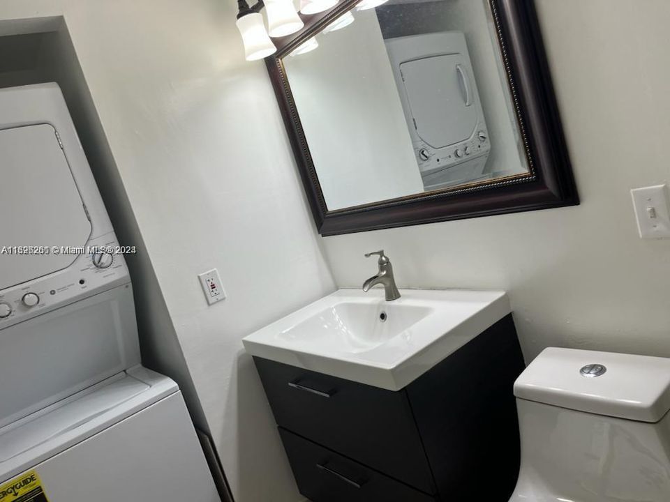 Active With Contract: $2,300 (2 beds, 2 baths, 898 Square Feet)