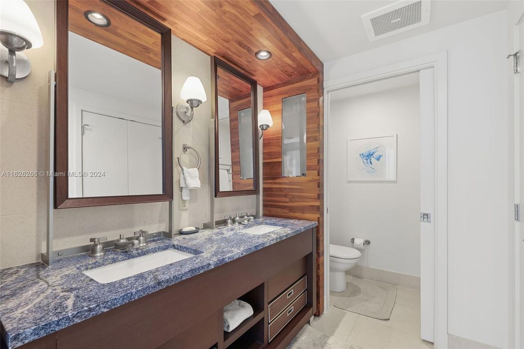 For Sale: $650,000 (1 beds, 1 baths, 820 Square Feet)