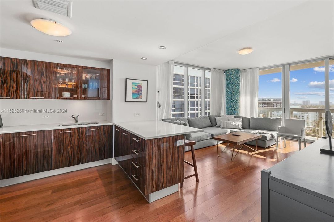 For Sale: $650,000 (1 beds, 1 baths, 820 Square Feet)