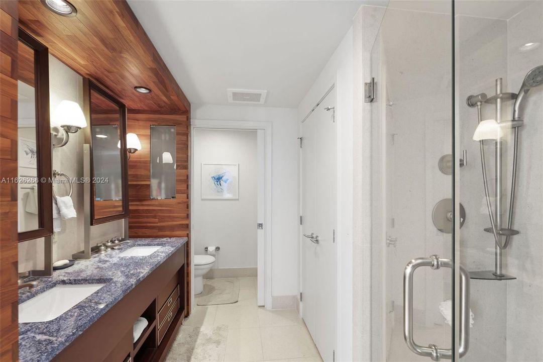 For Sale: $650,000 (1 beds, 1 baths, 820 Square Feet)