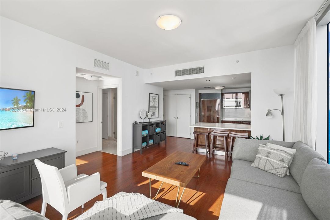 For Sale: $650,000 (1 beds, 1 baths, 820 Square Feet)