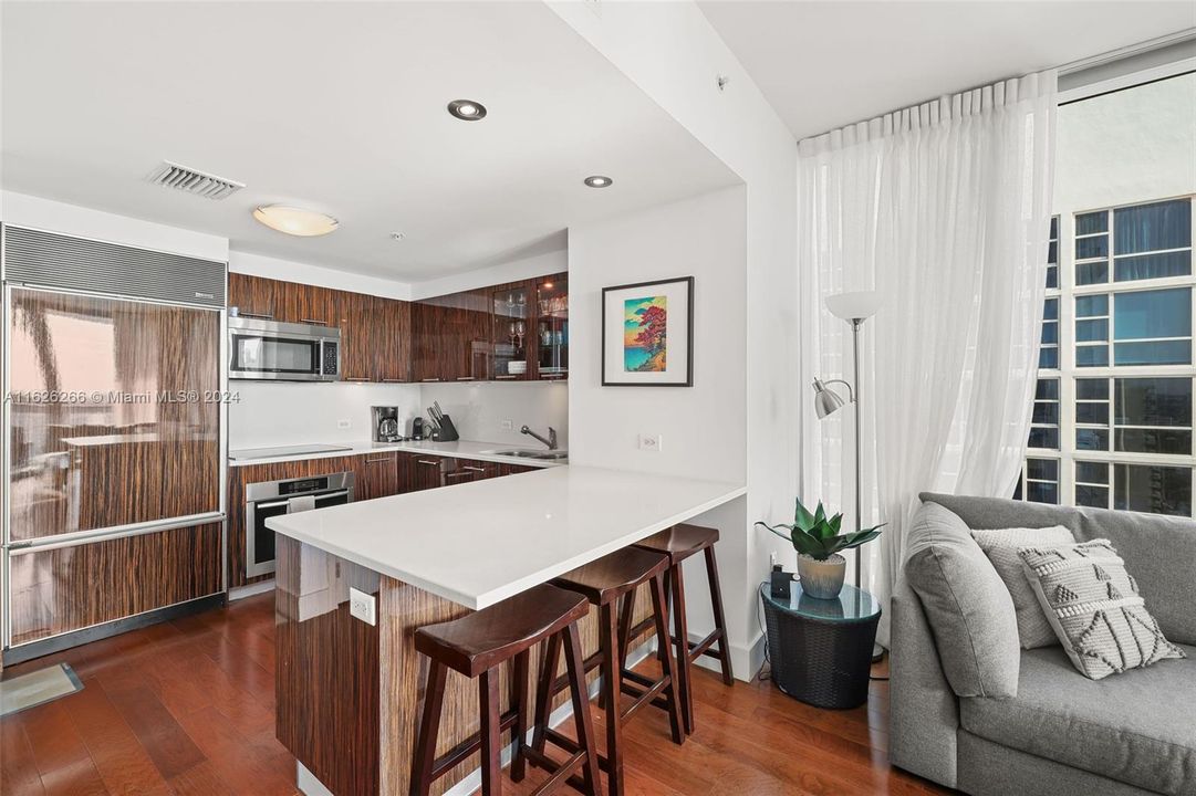 For Sale: $650,000 (1 beds, 1 baths, 820 Square Feet)