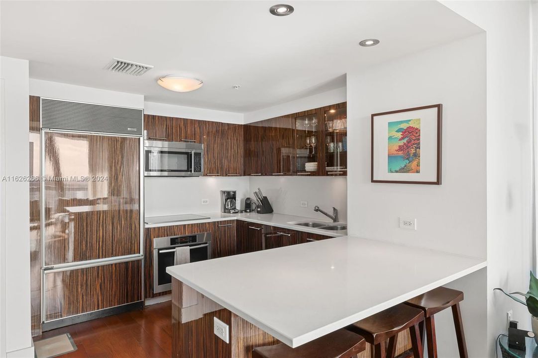 For Sale: $650,000 (1 beds, 1 baths, 820 Square Feet)