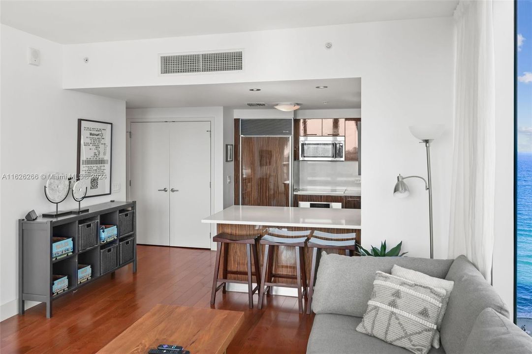 For Sale: $650,000 (1 beds, 1 baths, 820 Square Feet)