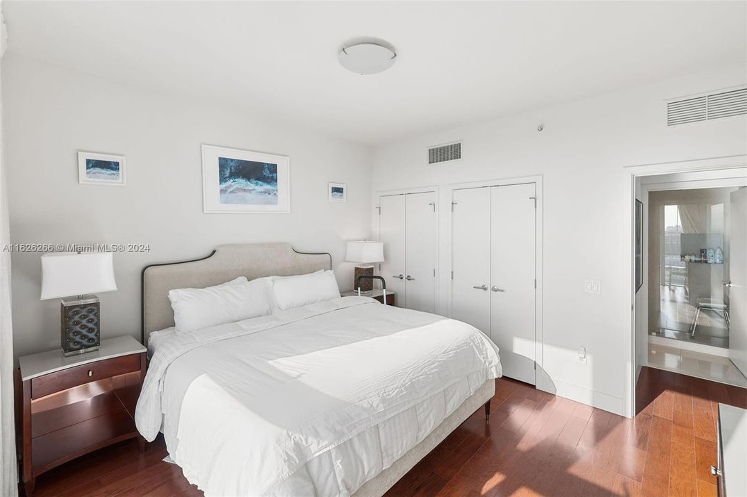 For Sale: $650,000 (1 beds, 1 baths, 820 Square Feet)