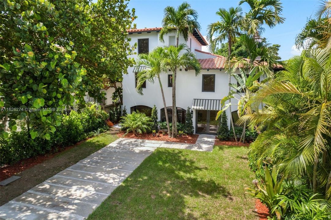 Vendido Recientemente: $3,595,000 (6 camas, 4 baños, 3926 Pies cuadrados)