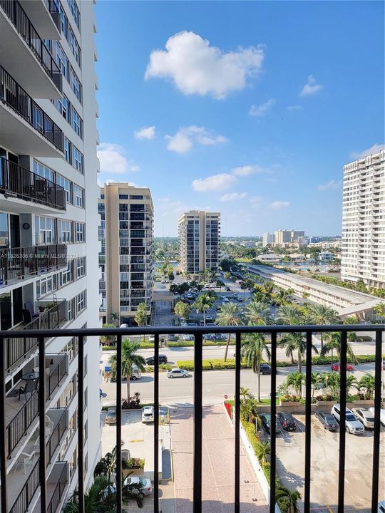 Recently Rented: $2,595 (1 beds, 1 baths, 896 Square Feet)