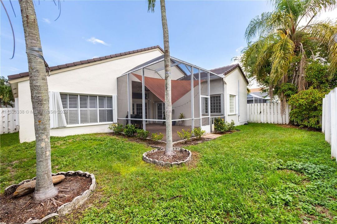 Active With Contract: $4,999 (4 beds, 2 baths, 2004 Square Feet)