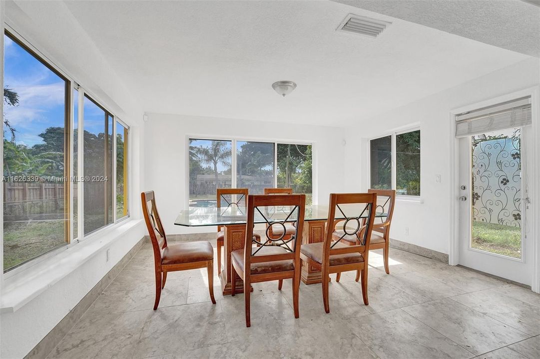 Active With Contract: $3,990 (4 beds, 2 baths, 1703 Square Feet)