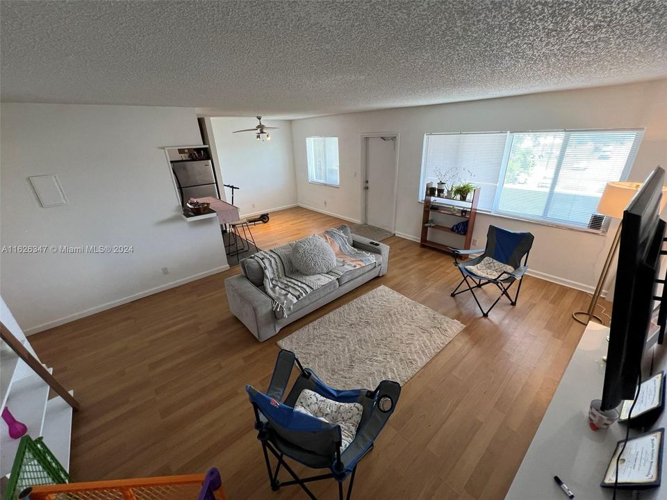 For Sale: $278,000 (2 beds, 2 baths, 952 Square Feet)