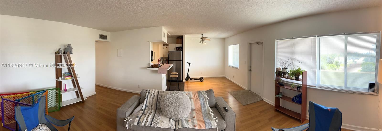 For Sale: $278,000 (2 beds, 2 baths, 952 Square Feet)