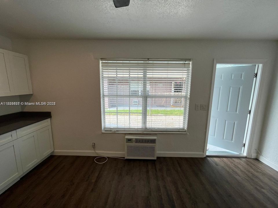 For Rent: $1,500 (1 beds, 1 baths, 2543 Square Feet)