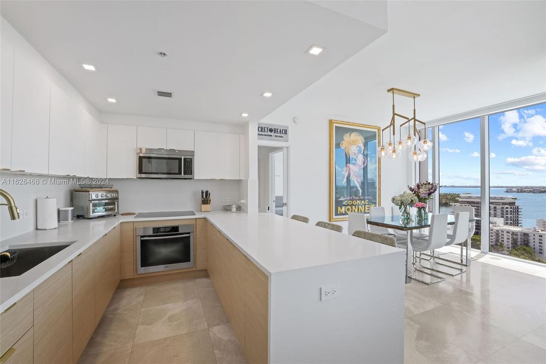 For Sale: $1,499,000 (2 beds, 2 baths, 1280 Square Feet)