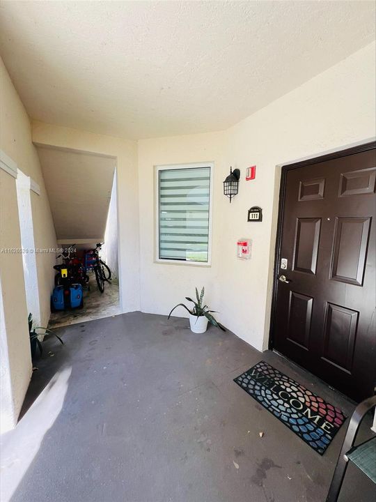 Active With Contract: $420,000 (3 beds, 2 baths, 1207 Square Feet)