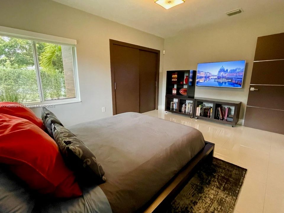 Recientemente alquilado: $5,750 (4 camas, 3 baños, 1712 Pies cuadrados)