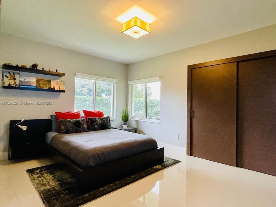 Recientemente alquilado: $5,750 (4 camas, 3 baños, 1712 Pies cuadrados)