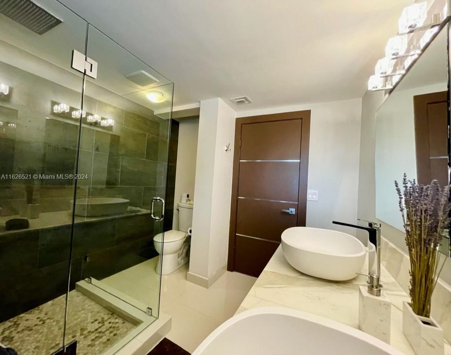 Recientemente alquilado: $5,750 (4 camas, 3 baños, 1712 Pies cuadrados)