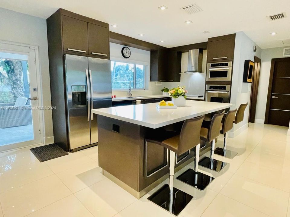 Recientemente alquilado: $5,750 (4 camas, 3 baños, 1712 Pies cuadrados)