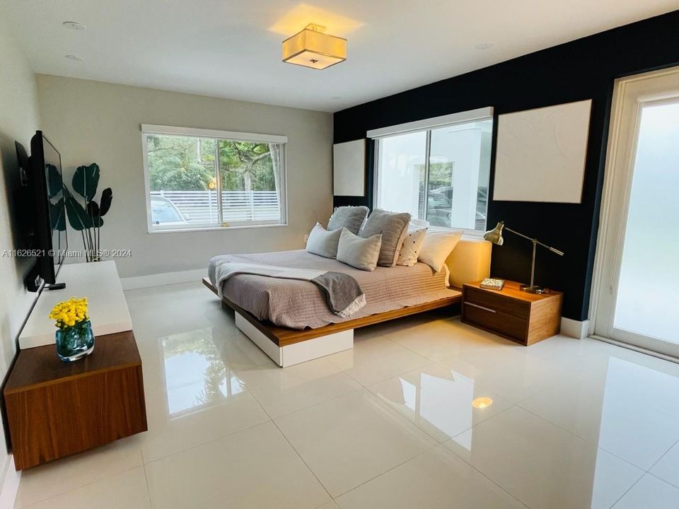 Recientemente alquilado: $5,750 (4 camas, 3 baños, 1712 Pies cuadrados)