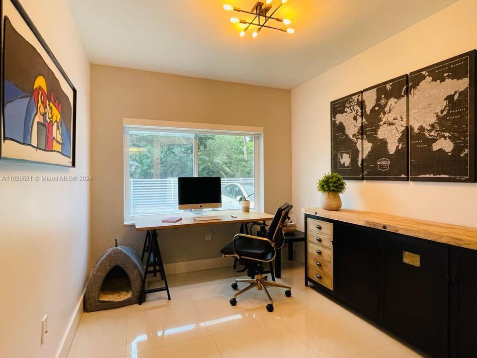 Recientemente alquilado: $5,750 (4 camas, 3 baños, 1712 Pies cuadrados)