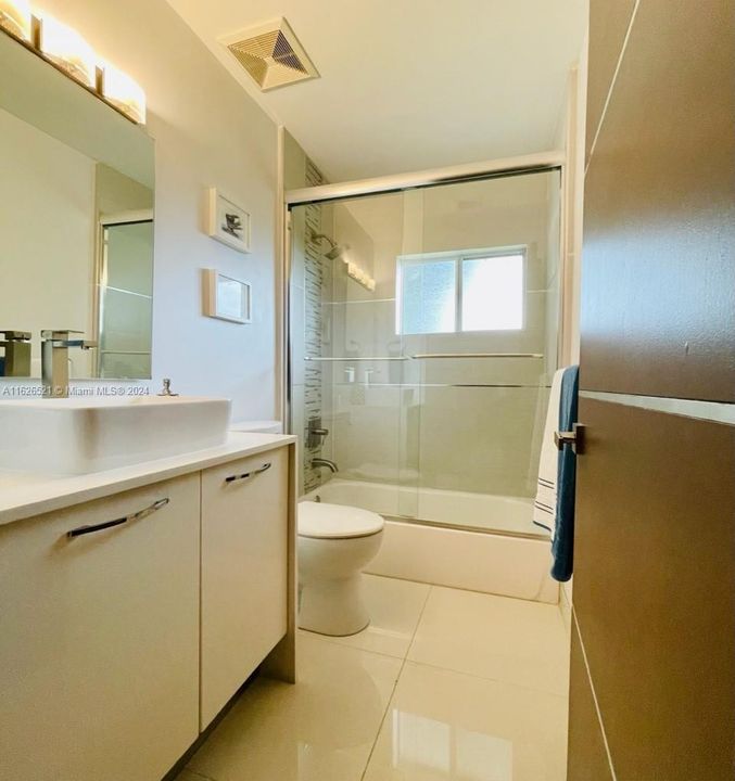 Recientemente alquilado: $5,750 (4 camas, 3 baños, 1712 Pies cuadrados)