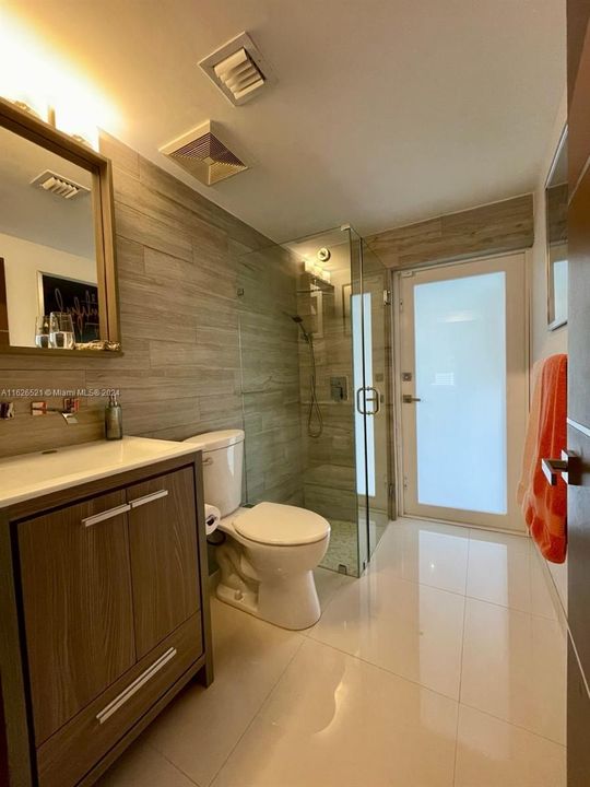 Recientemente alquilado: $5,750 (4 camas, 3 baños, 1712 Pies cuadrados)