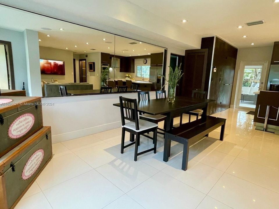 Recientemente alquilado: $5,750 (4 camas, 3 baños, 1712 Pies cuadrados)