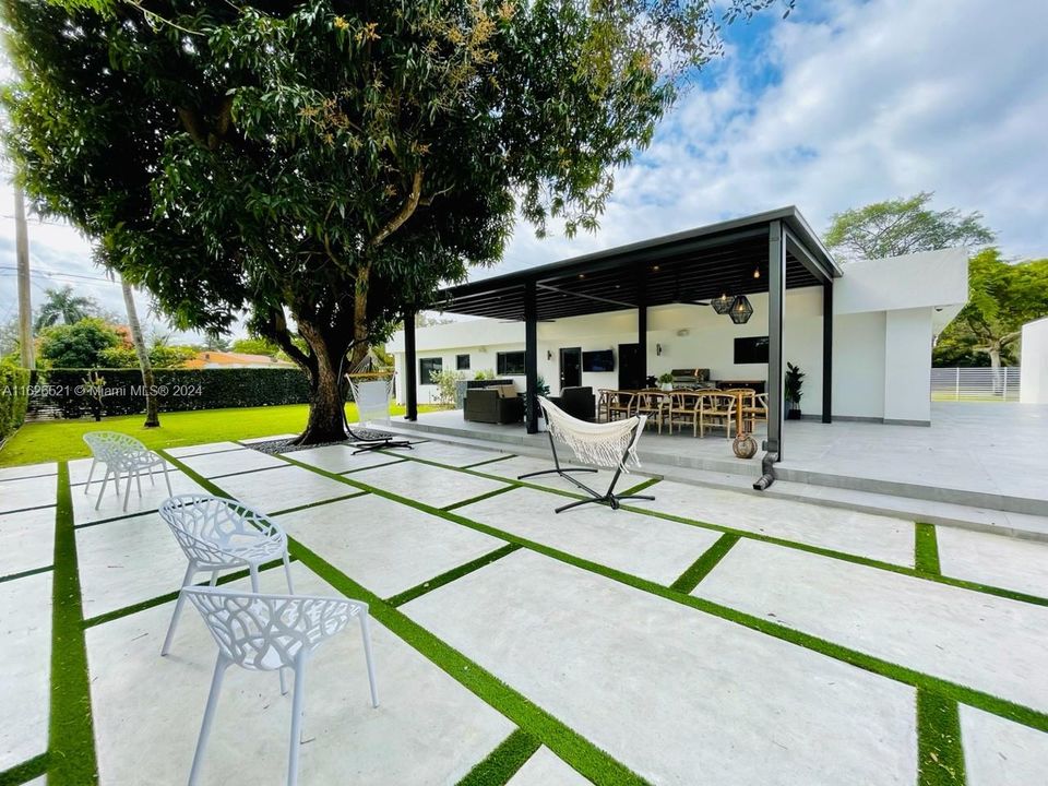 Recientemente alquilado: $5,750 (4 camas, 3 baños, 1712 Pies cuadrados)