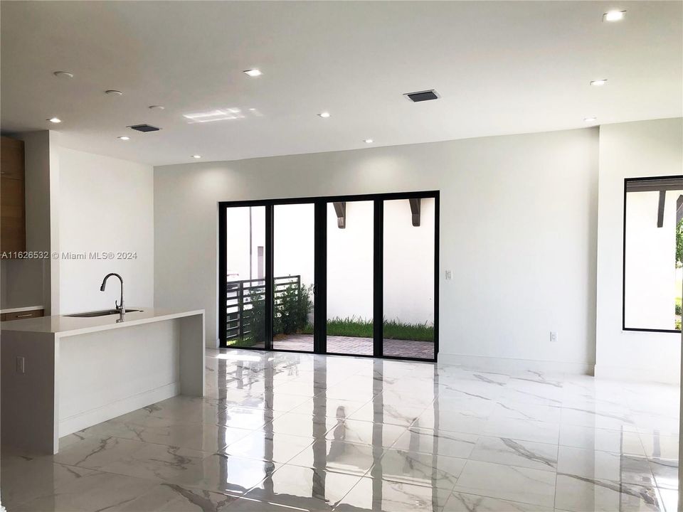 Vendido Recientemente: $1,059,000 (3 camas, 3 baños, 2314 Pies cuadrados)