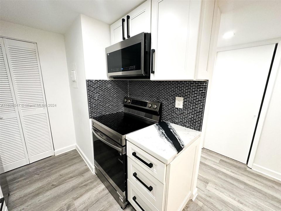 For Sale: $455,000 (1 beds, 1 baths, 1066 Square Feet)