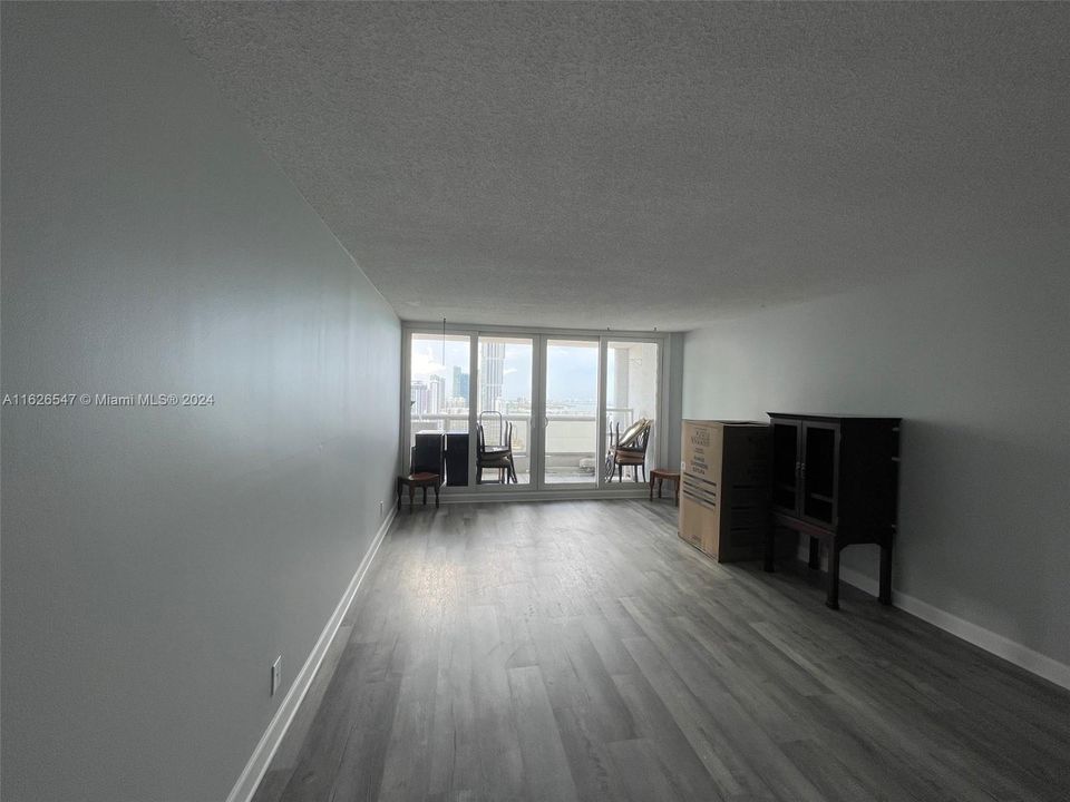 For Sale: $455,000 (1 beds, 1 baths, 1066 Square Feet)