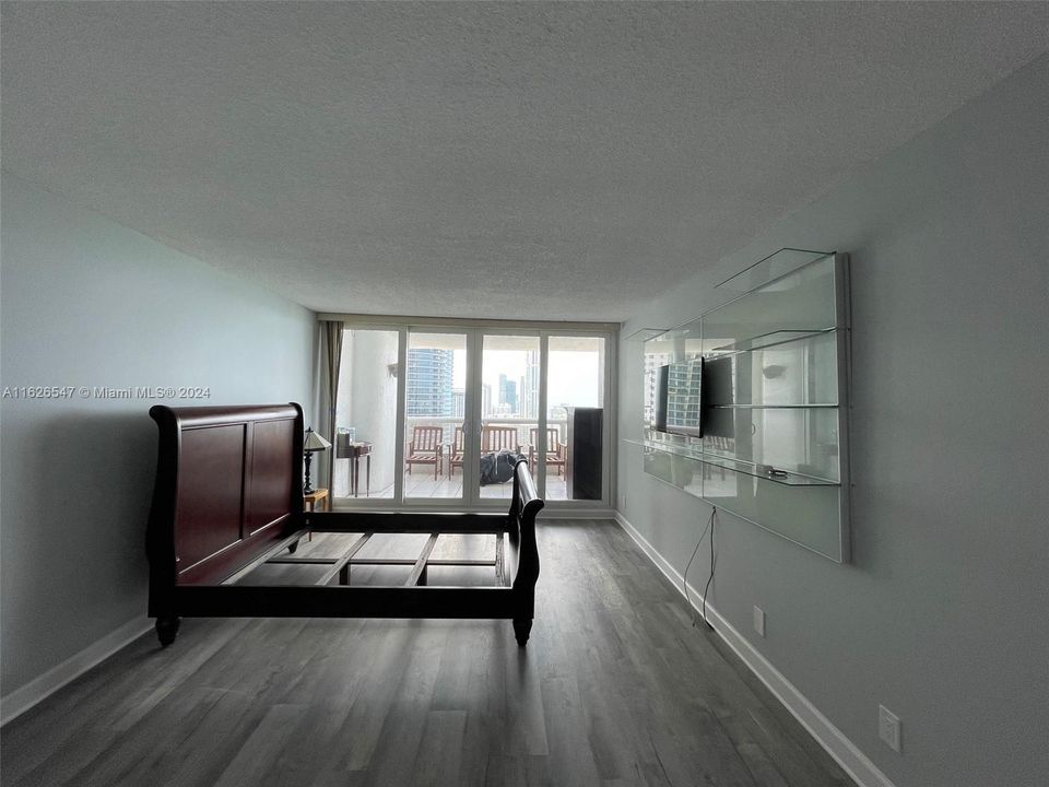 For Sale: $455,000 (1 beds, 1 baths, 1066 Square Feet)