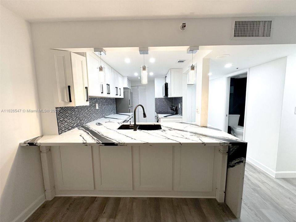 For Sale: $455,000 (1 beds, 1 baths, 1066 Square Feet)