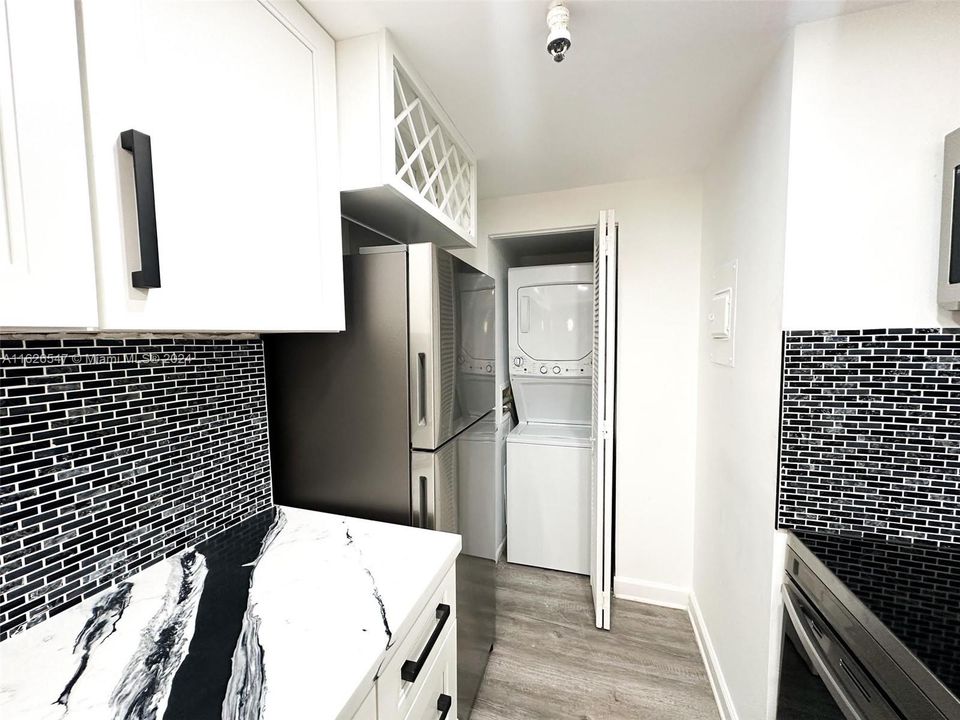 For Sale: $455,000 (1 beds, 1 baths, 1066 Square Feet)