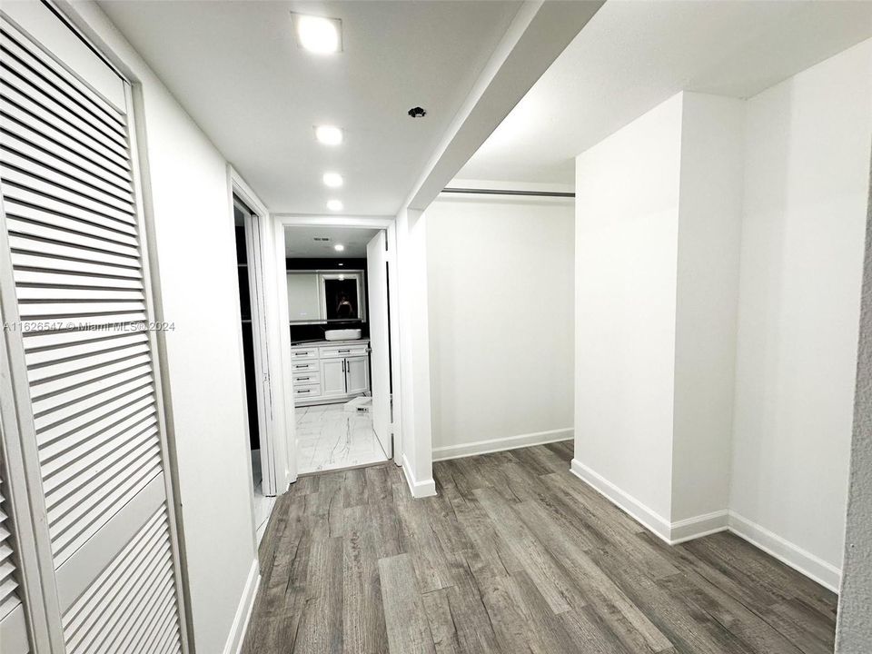 For Sale: $455,000 (1 beds, 1 baths, 1066 Square Feet)